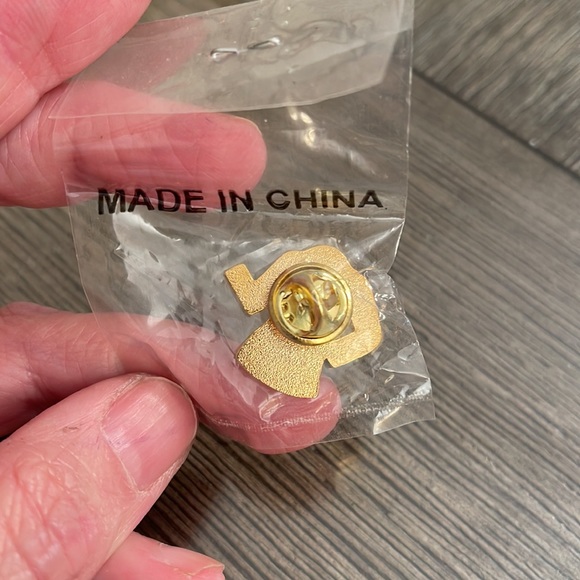 Mary Kay Red Jacket Pin Brooch Sales Award New - Picture 5 of 10